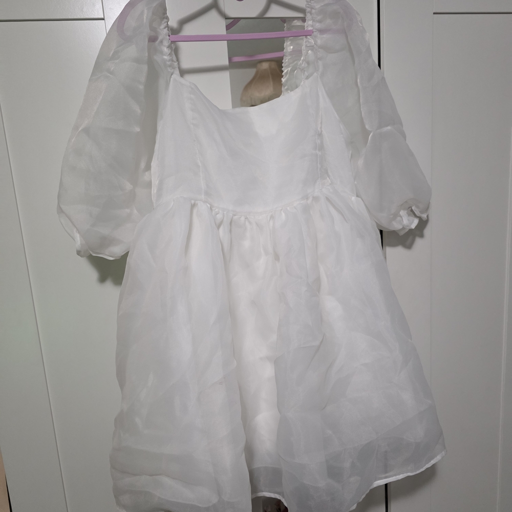 Elegant White Puff Sleeve Dress